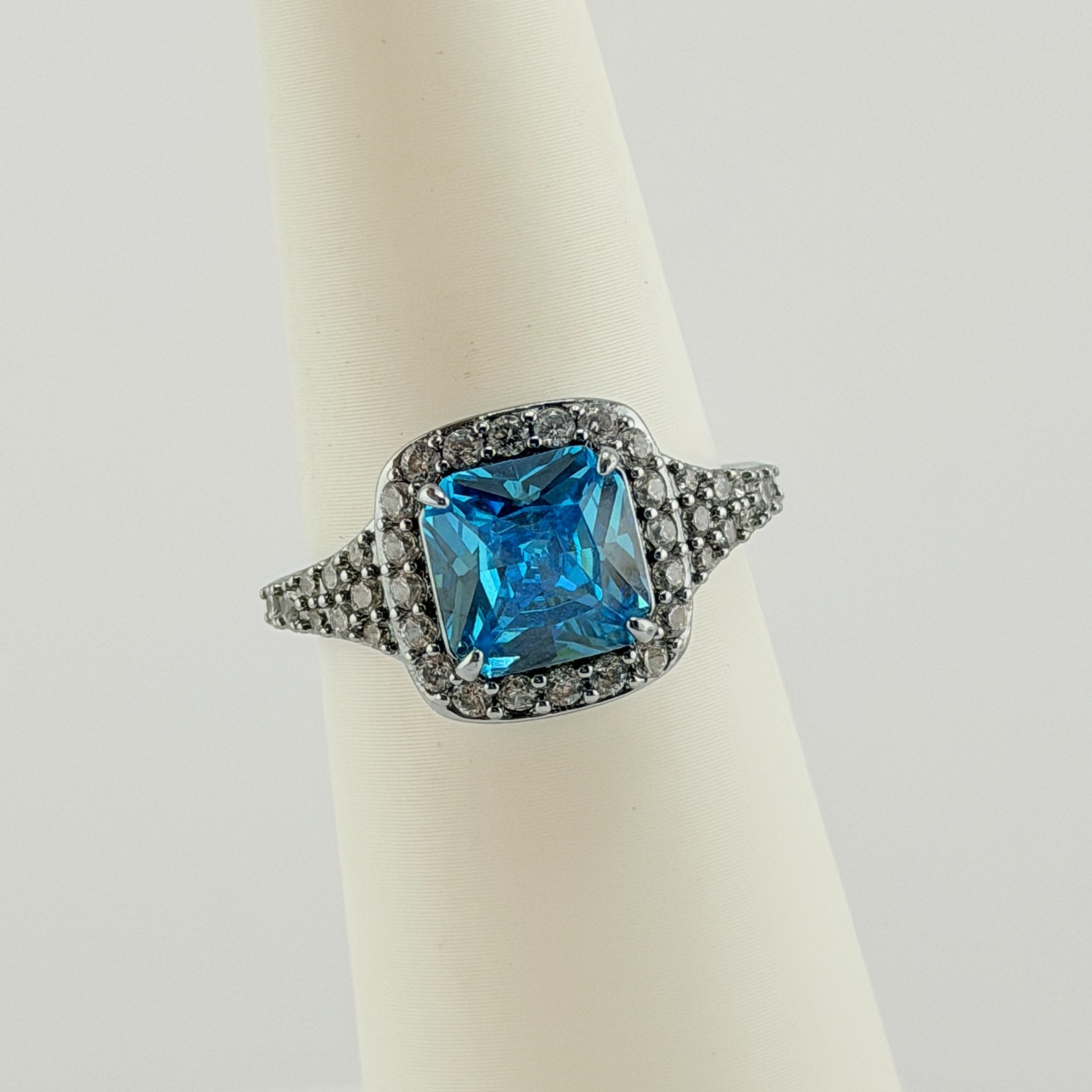 Bomb Party Ring Sz 10 “Sparkling With Love” Aqua Blue on Hematite RBP6657 RETRO
