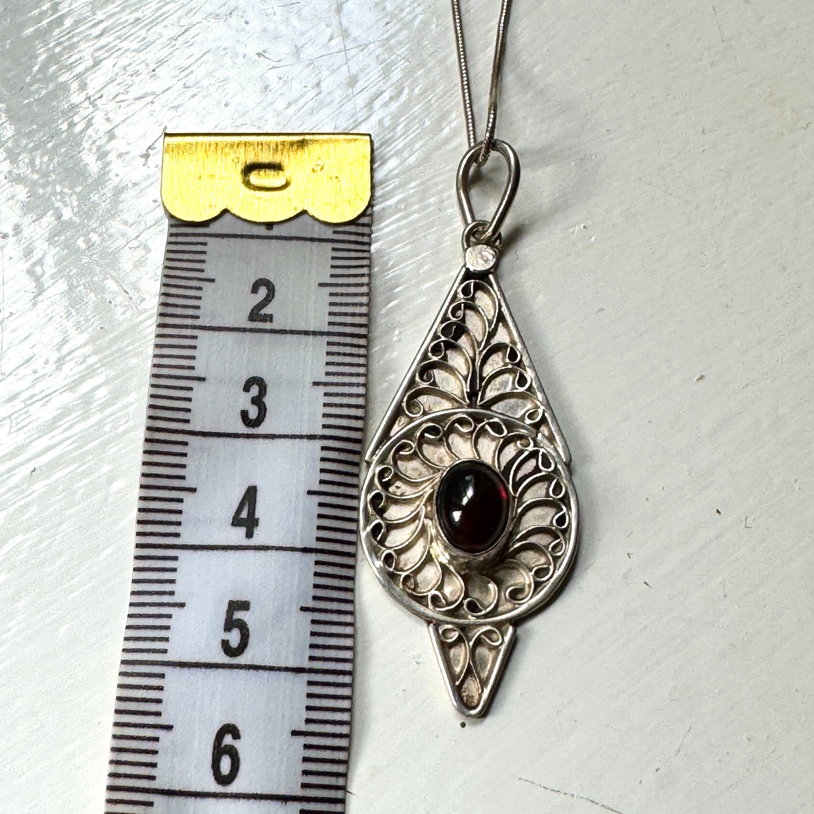 Vintage Sterling Silver 925 Filigree Scrollwork Pendant Necklace 46cm Garnet