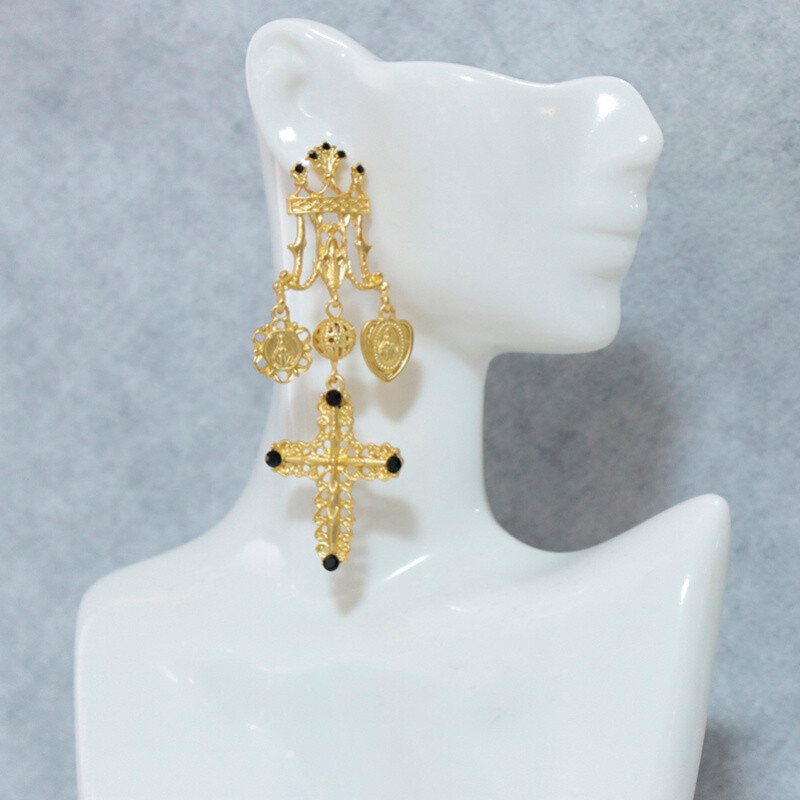 Vintage Earrings with A Palace Style High-end Feel Featuring A Vintage Style