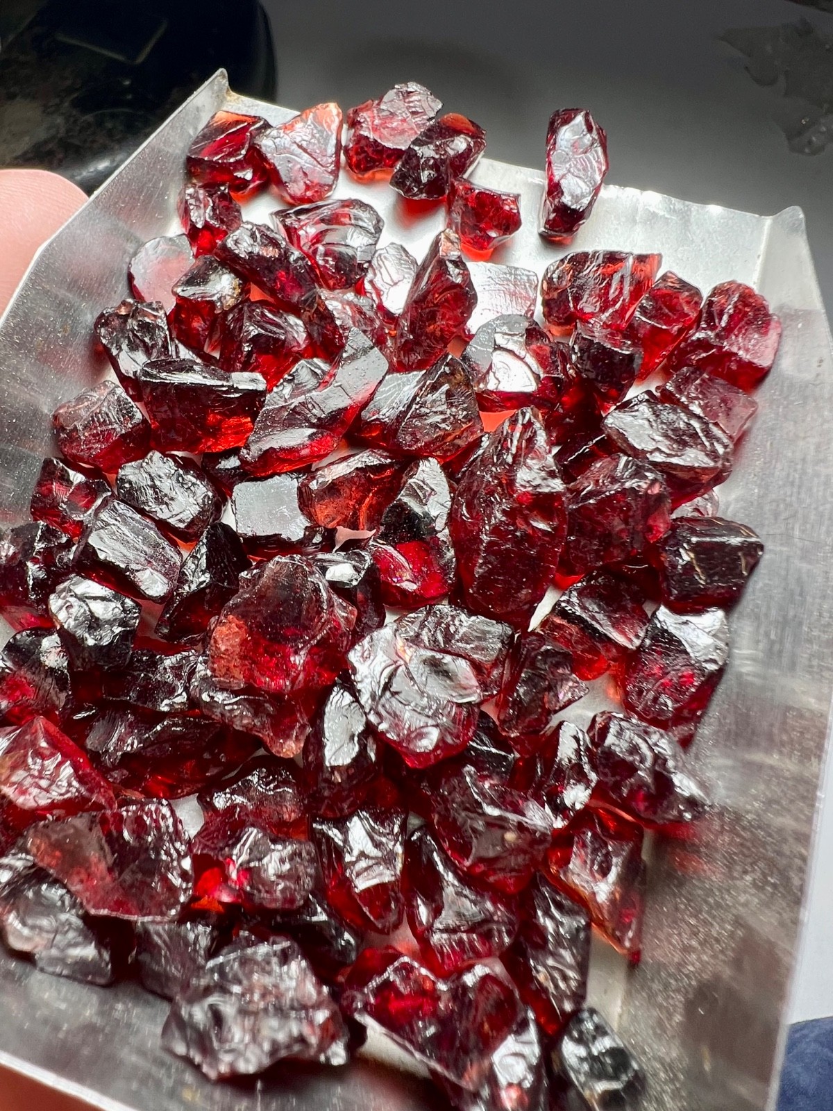 370Ct Natural Rhodolite Garnet Rough Facet Grade Parcel Tanzania Lot