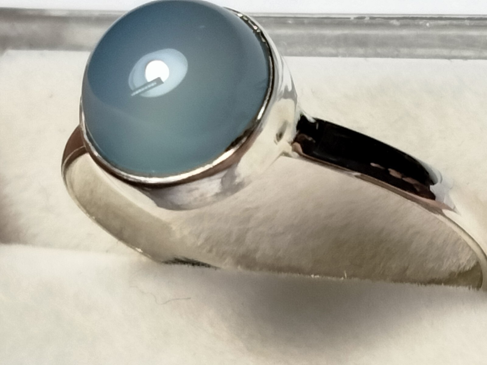 LOVELY SEA BLUE CHALCEDONY IN STERLING SILVER.925 RING SIZE 9.0-9.25!