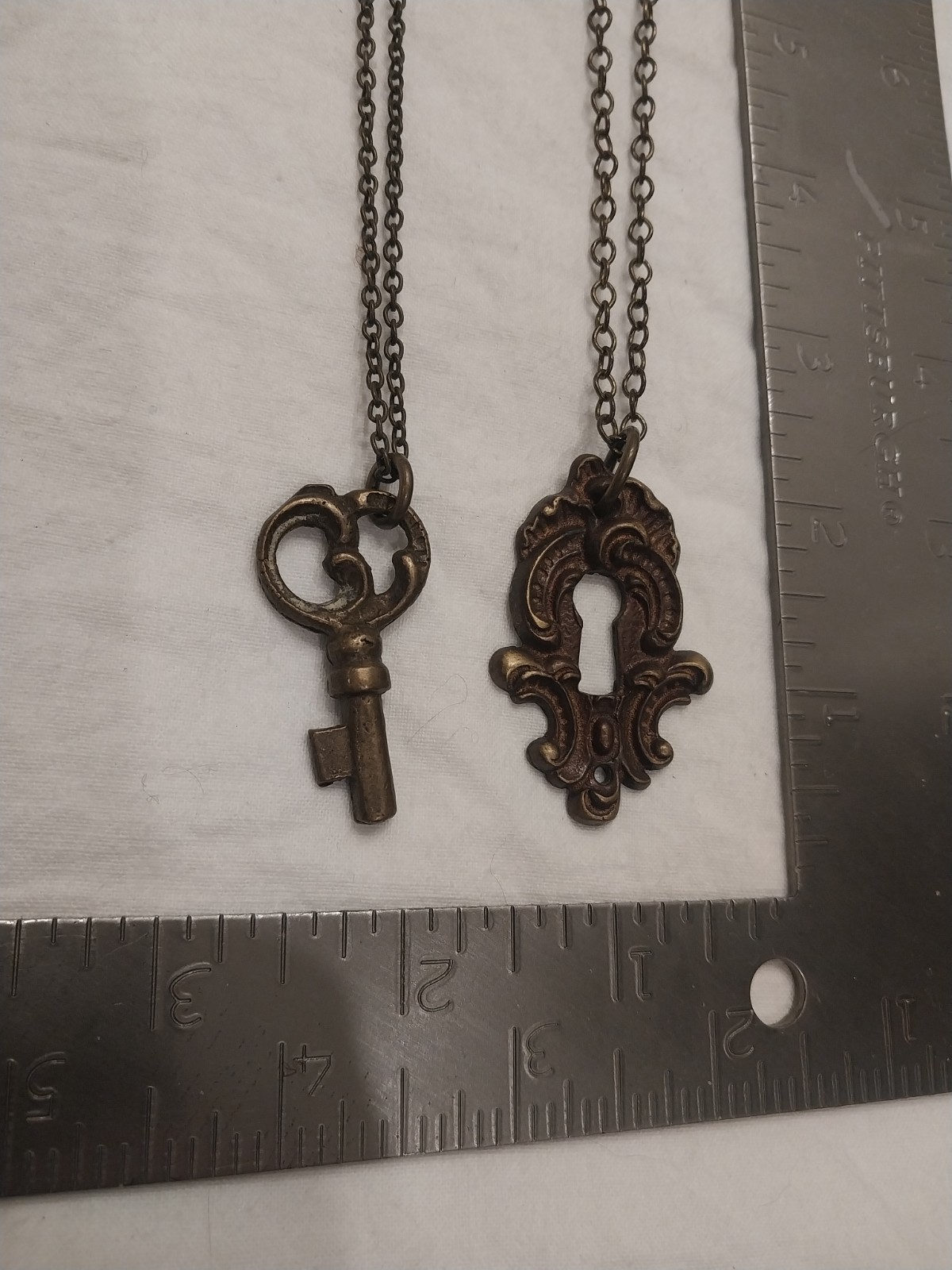 Vintage Key & Keyhole Pendant set Cable Chain No Clasp Necklace Set 29 in
