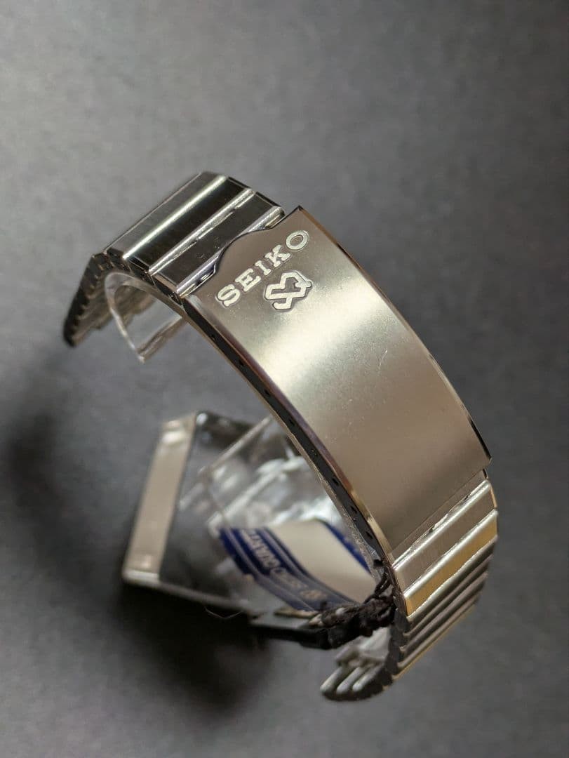 SEIKO stainless steel simple metal band with tag.