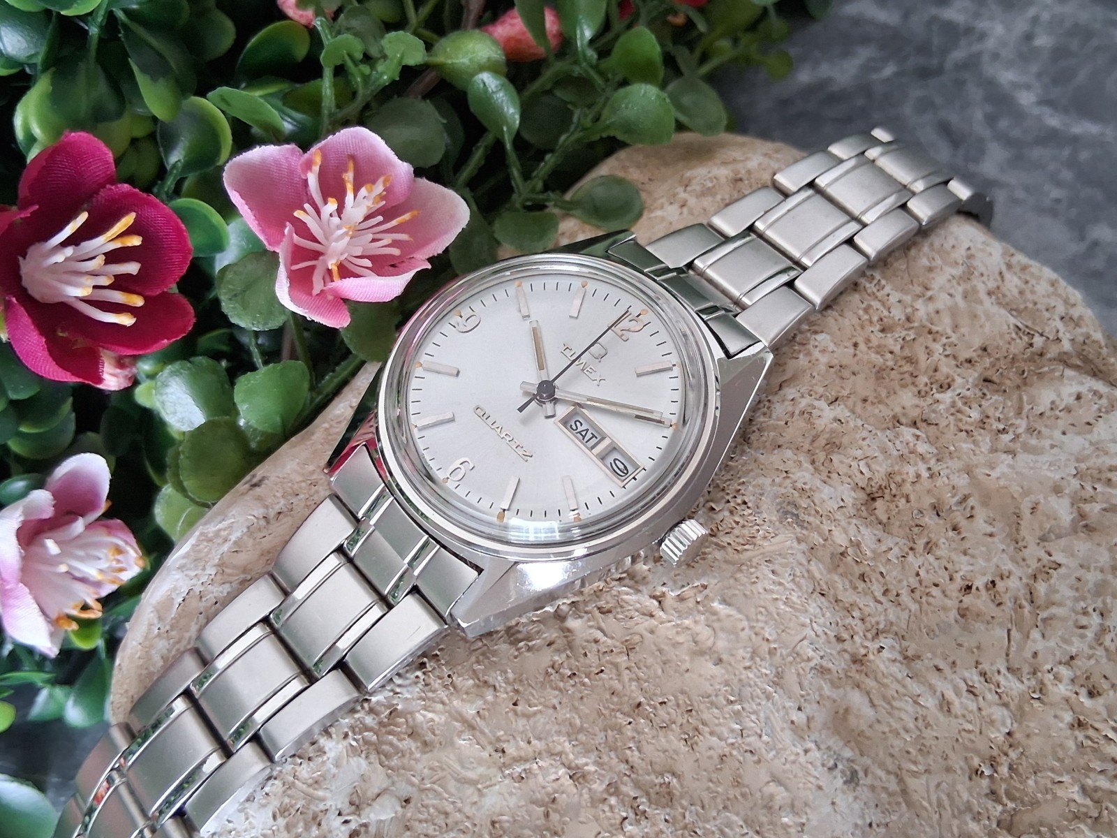 Serviced 1976 Timex Q Quartz Electric Silver Dial Mens Vintage Day Date Watch
