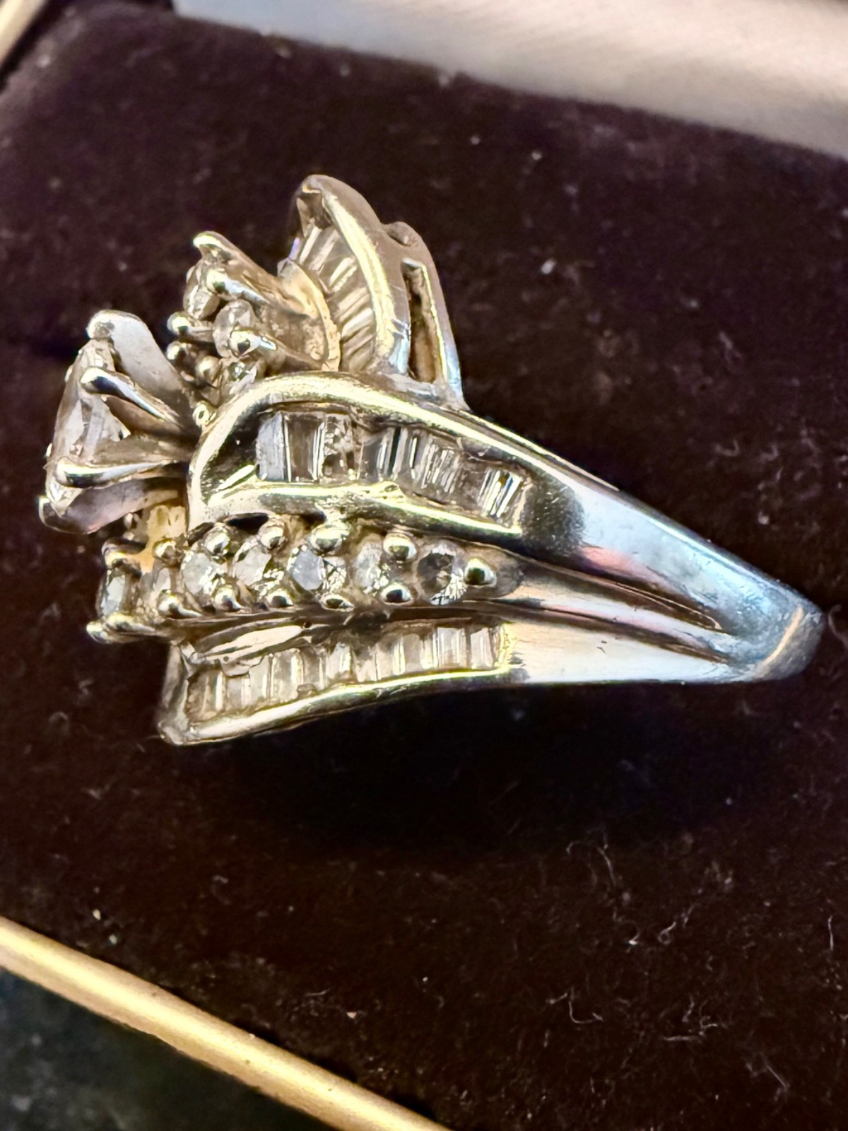 Vintage 14K Gold & Natural Diamonds Cocktail Ring Size 7 Weighs 8.8 Grams