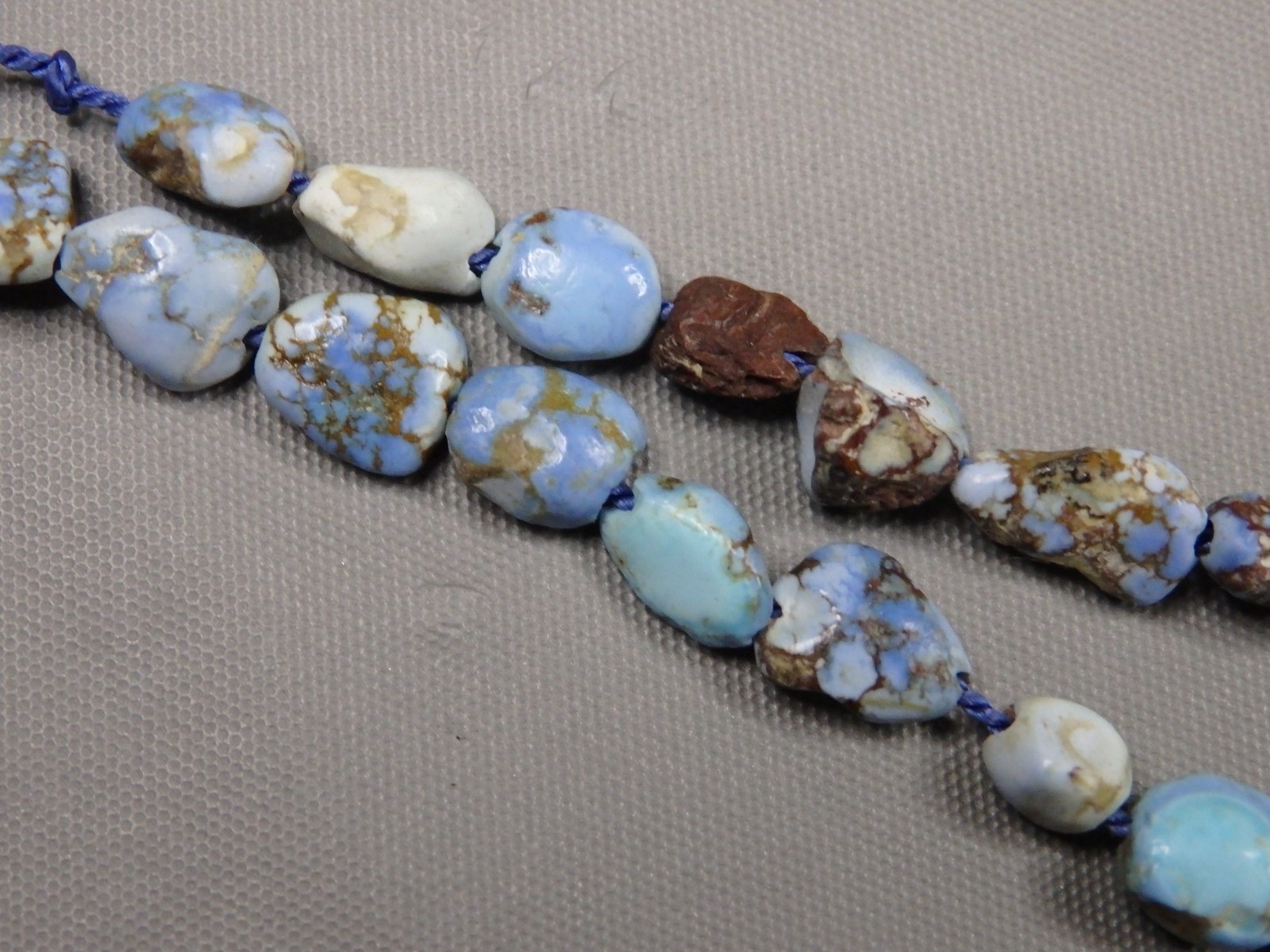 Natural GOLDEN HILLS TURQUOISE 5-8mm Pebble & Flat Nuggets 8″ Strand 22cts😍~E~