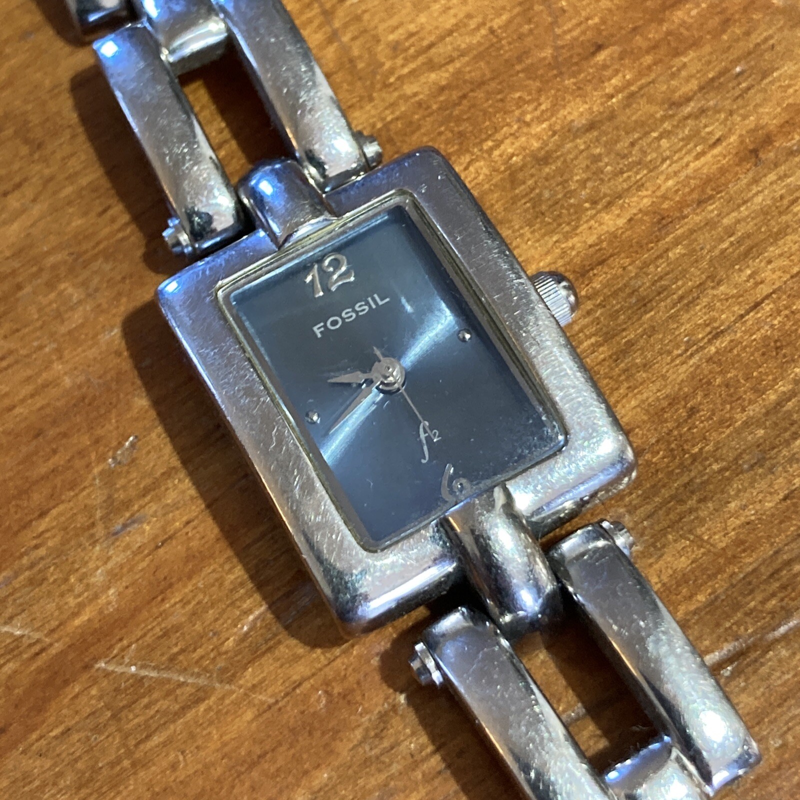 Vintage Fossil Womans Watch ES-8956 F2 w Blue Dial Works w new battery