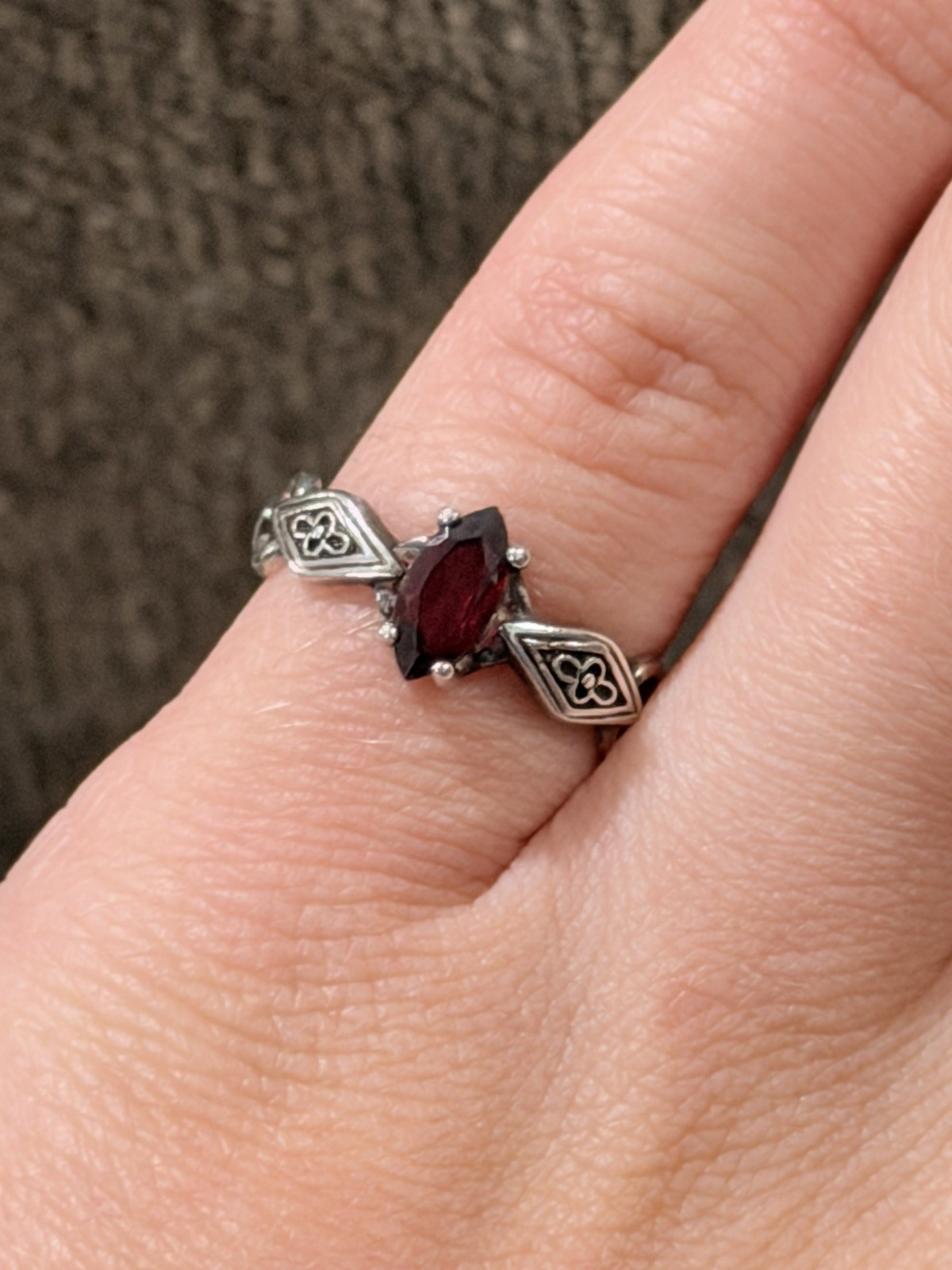 Avon RJ Graziano Sterling Silver Garnet Link Ring Size 5 925 Vintage Birthstone