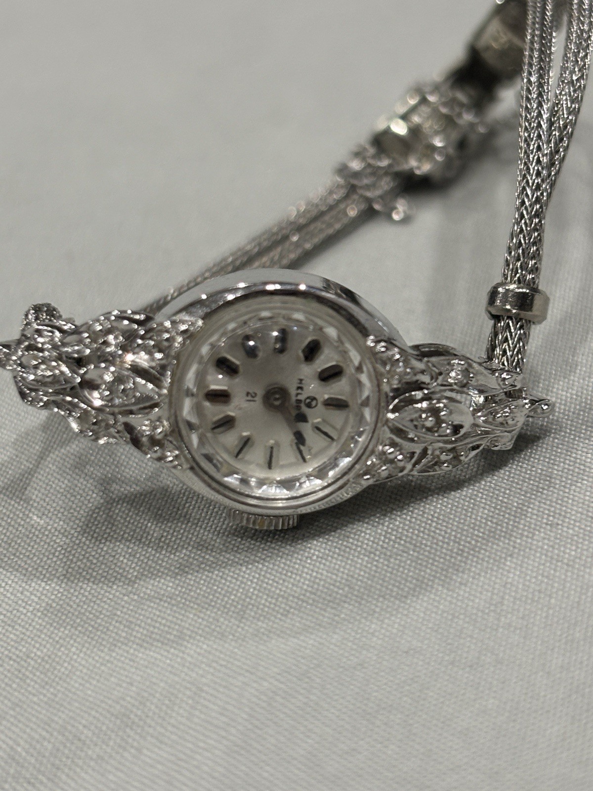 Vintage Antique Helbros Hand Wind 17-Jewel Swiss Mechanical Movement