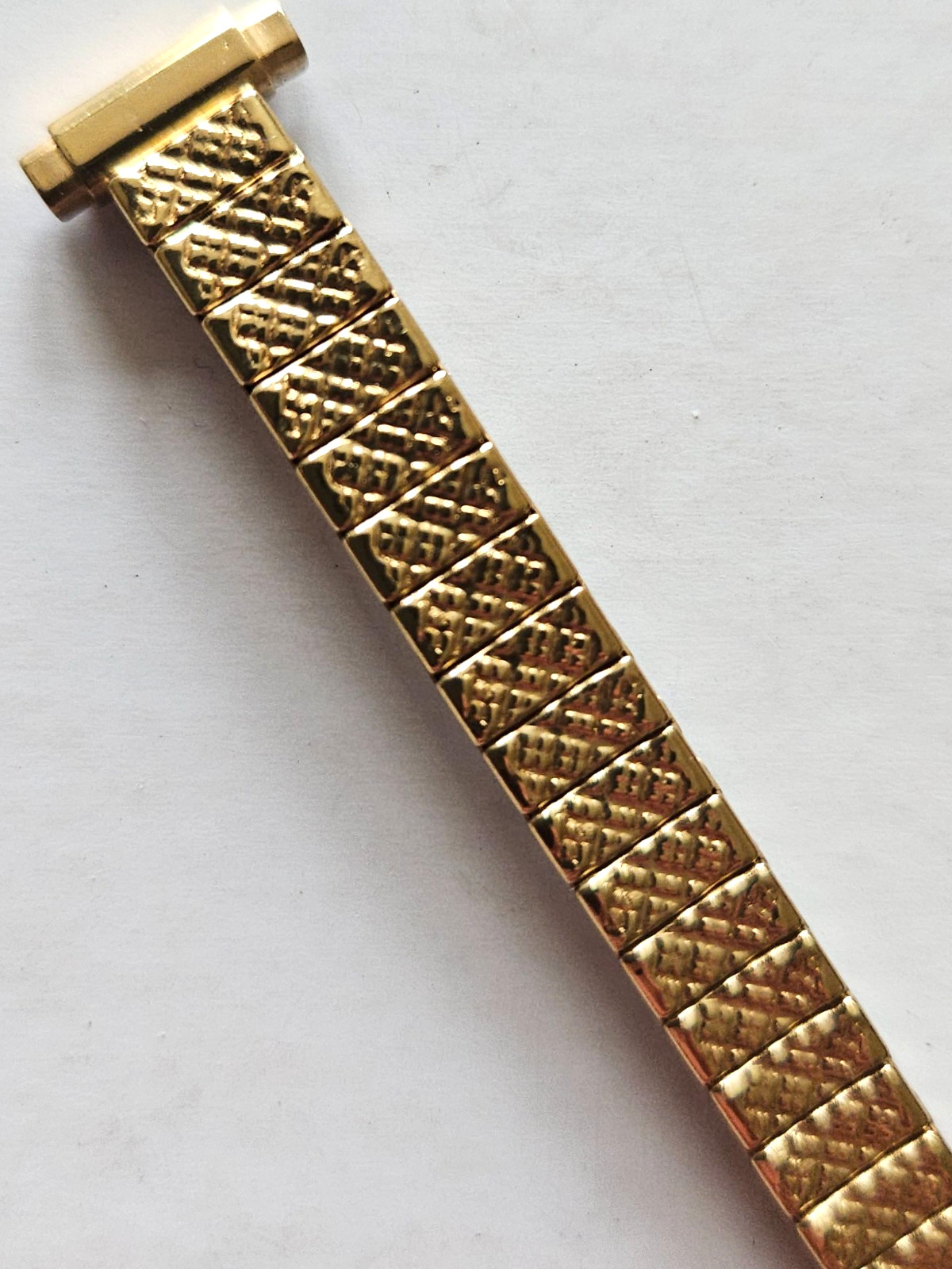 8mm – 11mm – Women Metal Elastic Watch Band ( Gold Color / 6 Inches )