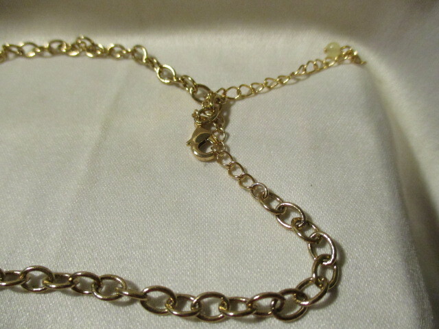 AVON Medallion Necklace Lace & Marble-Like Details Burnished Brass Faux Stones