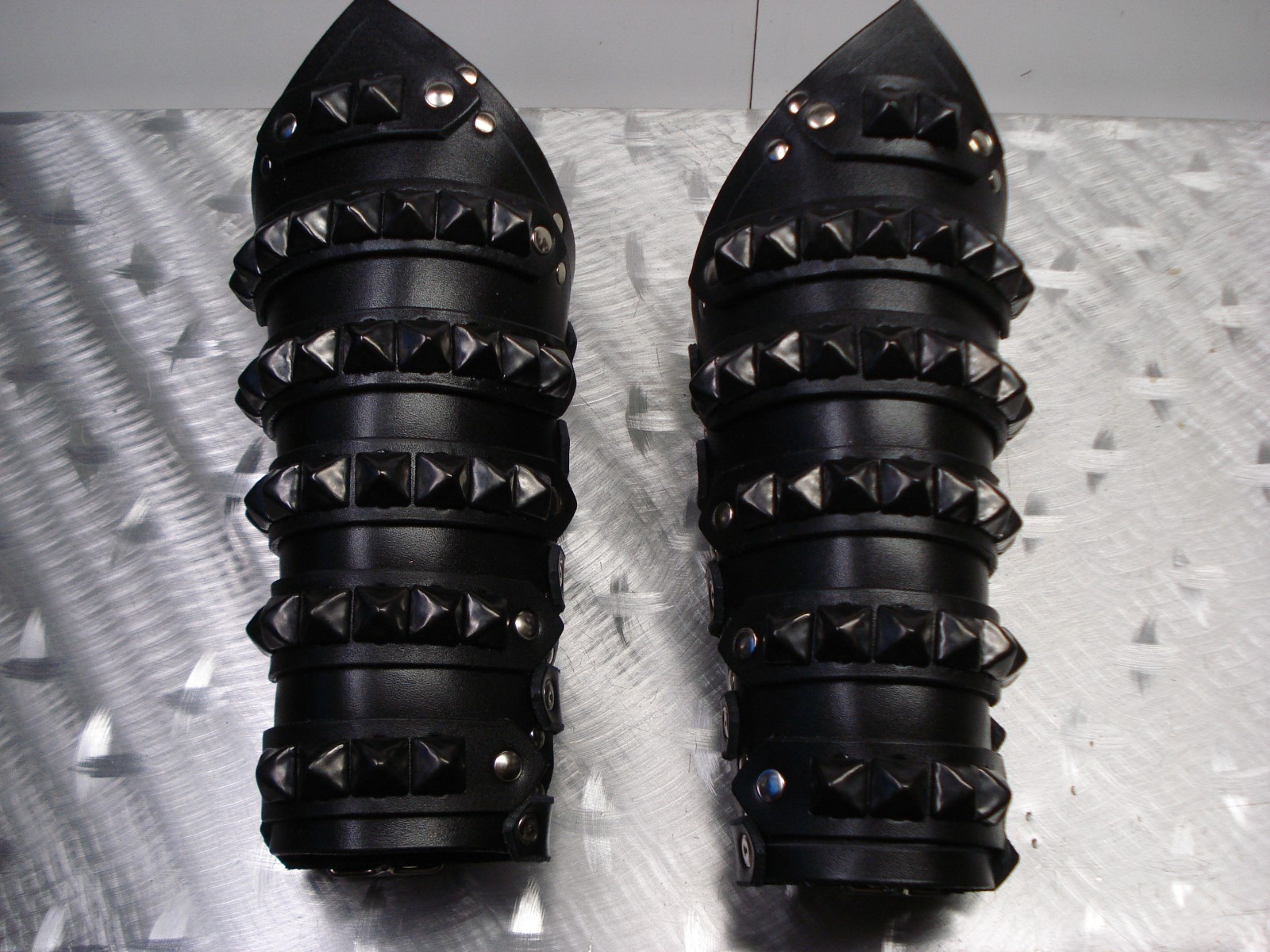 AMON AMARTH.. LEATHER STRAPPED VIKING GAUNTLET.. (MDLG0049)
