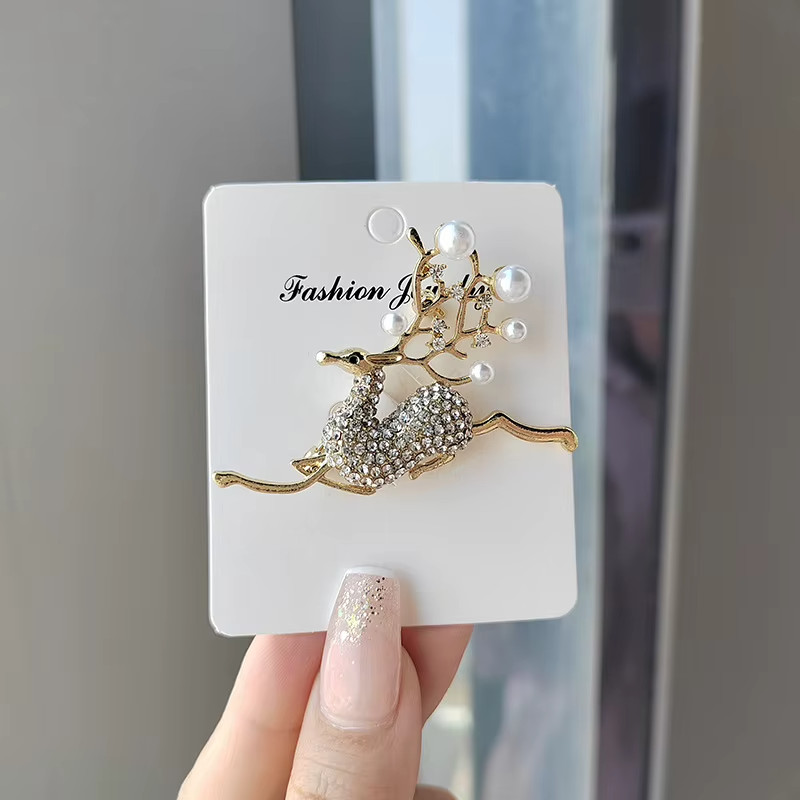 Running Reindeer Brooch Pin Rhinestone Imitation Pearl Animal Pin Christmas gift