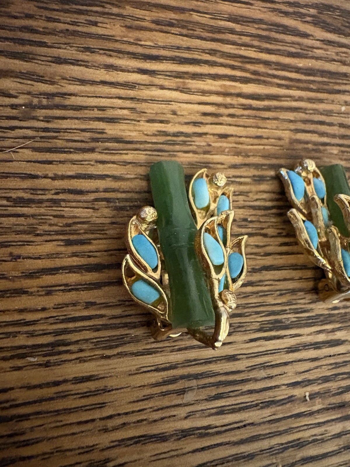 VINTAGE SWOBODA jade & Turquoise Bamboo Shape Clip Earrings 1” Leaves Plant
