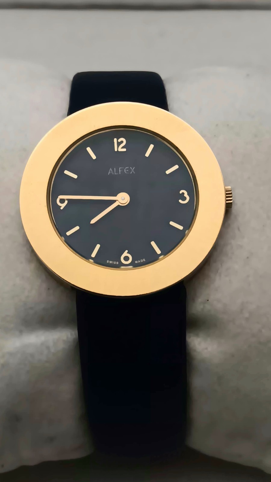 ALFEX gold-plated stainless steel women’s wristwatch. BLUE BAND, NEW BATTERY.
