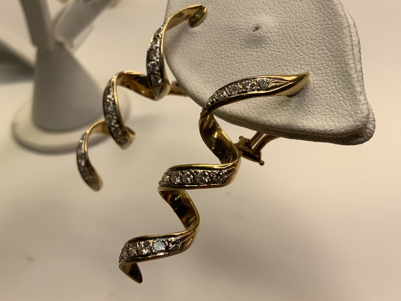 18k Yellow Solid Gold .50ct Diamond Twist Hoop Earrings Serpentine Link 9.6gram