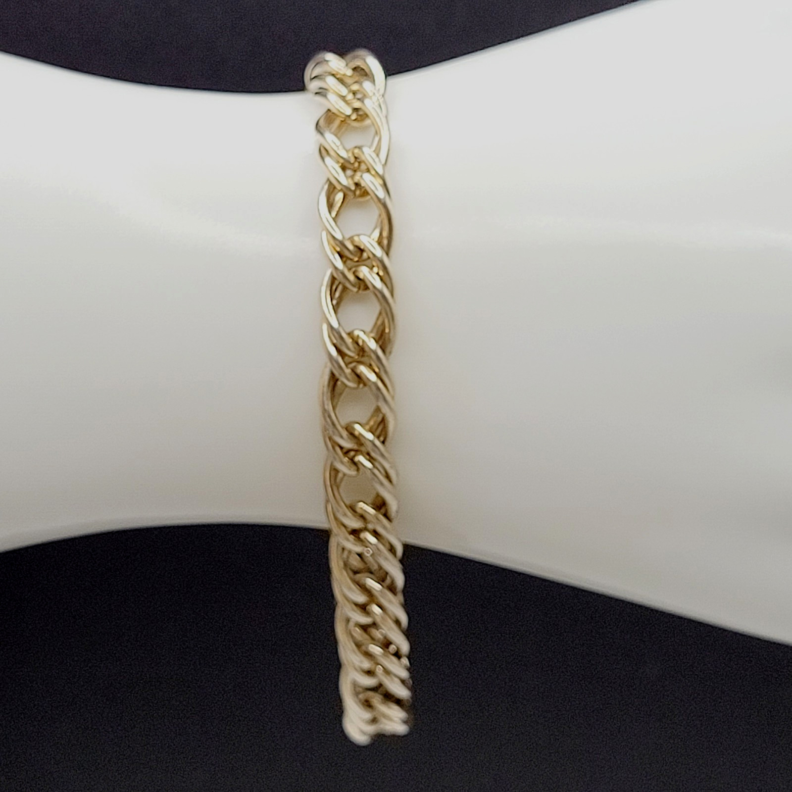 Oval Curb Link Light Gold Tone Vintage Chain Versatile Bracelet 7.5 Inch