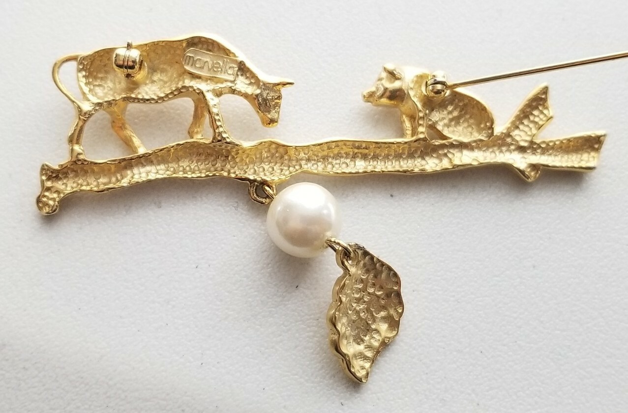 Vintage Marvella Gold Brooch Pig And Bull Dangle Pearl Farm Theme 11160 ☆ New ☆