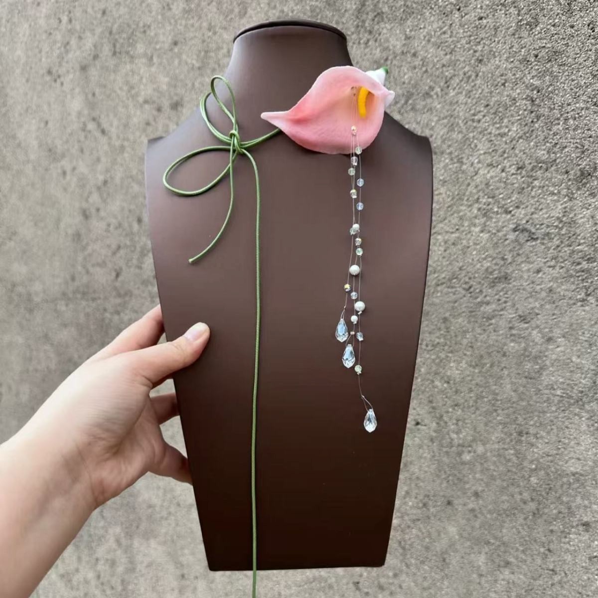 Pink gradient calla lily necklace, exquisite and versatile tassel choker