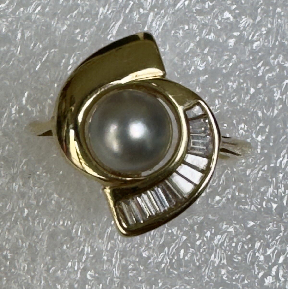 Classic 14k Solid Yellow Gold Natural White Pearl and Diamond Ring Size 4.75