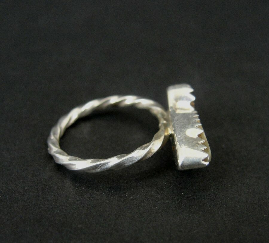 Ring Silver Mother of Pearl Bird Fetish Sterling 925 Ring Twist Band Size 2