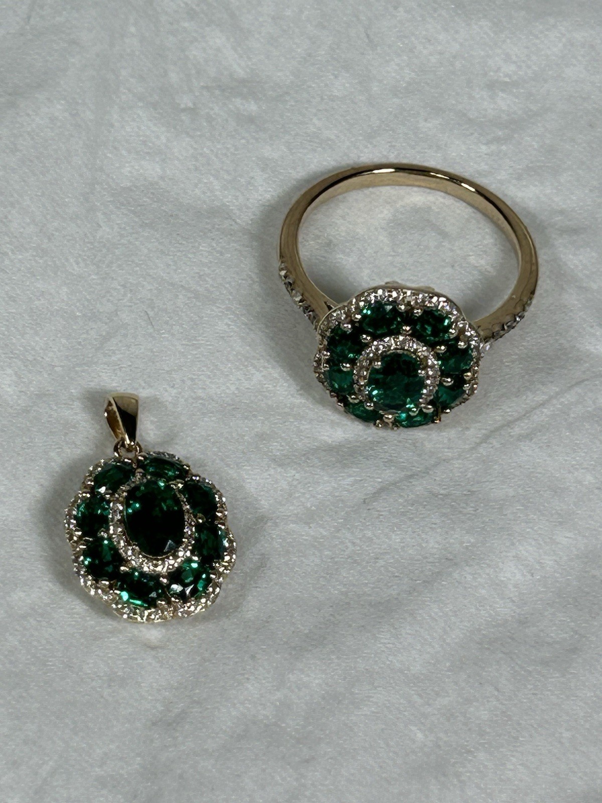 JTV Bangkok Ratnaraj Jewelers (BBJ) Scalloped Design Emerald Simulant Pendant