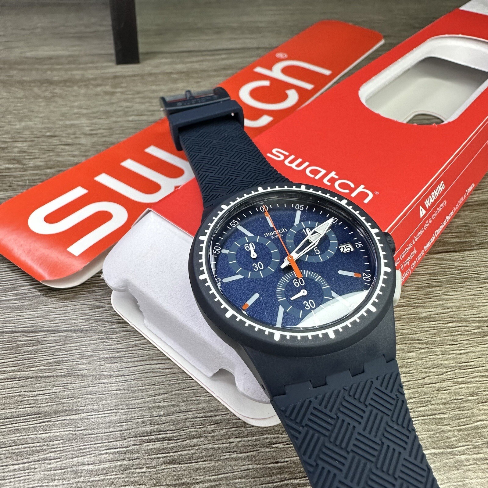 NEW✅ Swatch GARA IN BLU Navy Blue Men’s Chronograph 42mm Silicone Watch MSUSN410