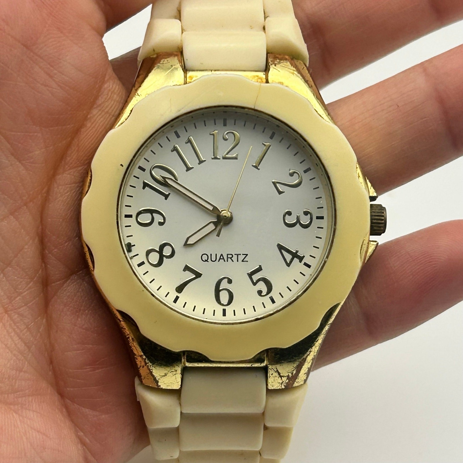 Accutime Watch Corp Women’s Casual Watch White Silicon Band New Battery
