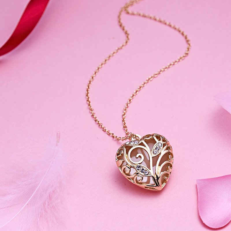 Glow In The Dark Heart Pendant Necklace Luminous Women Jewelry Accessory Gift
