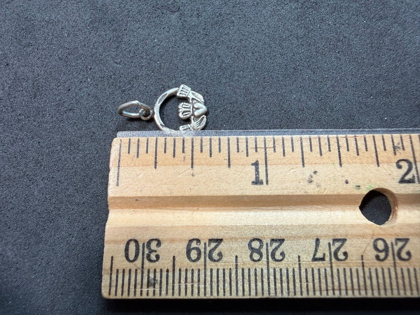 0.57g Vintage Sterling Silver 925 Claddagh Heart Crown Hands Pendant M