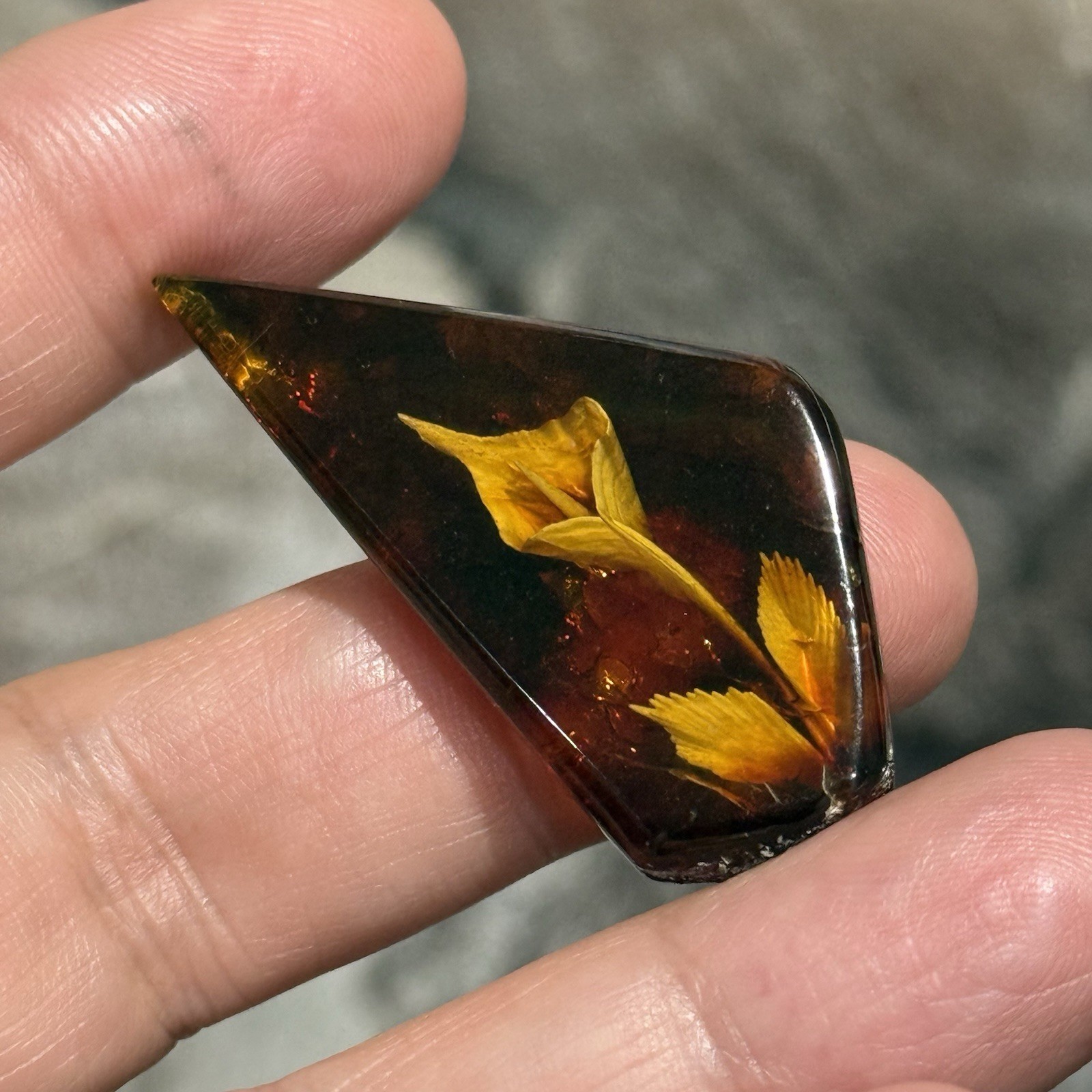18.3ct 43.5x22x7mm Genuine Baltic Amber With Carved Calla Flower Cabochon Gem