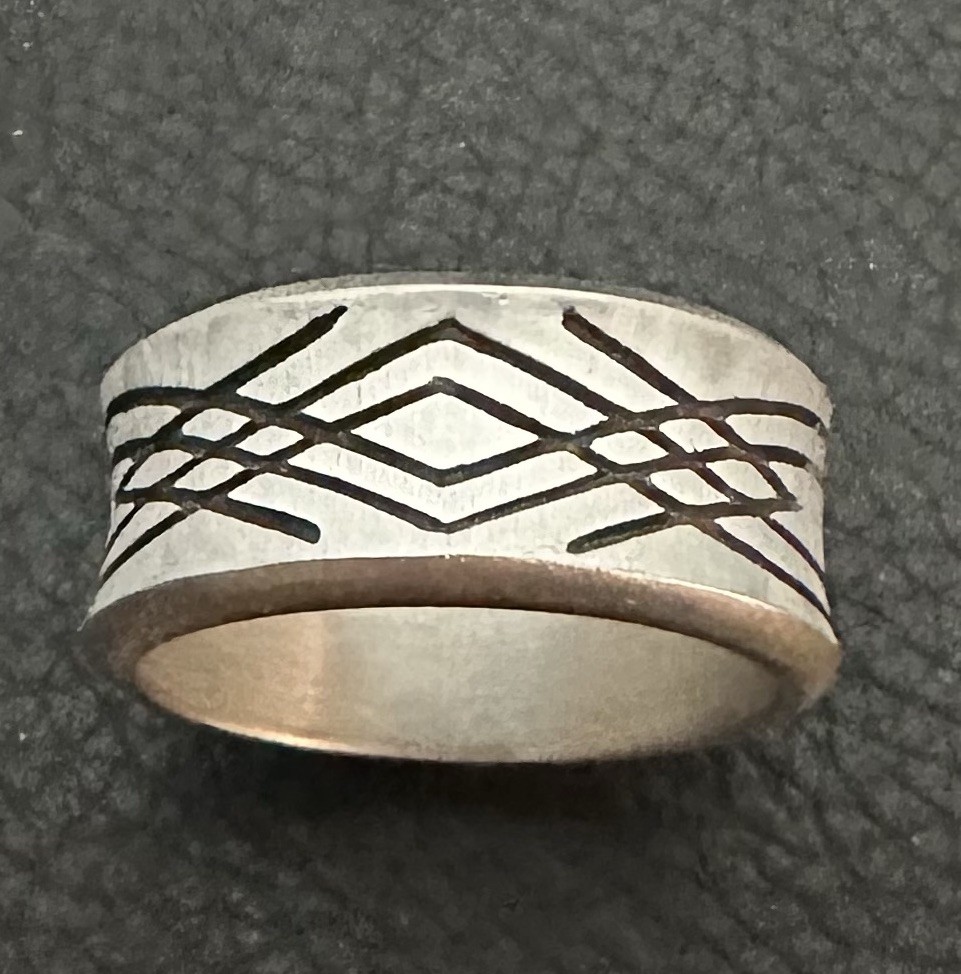 MJG STERLING SILVER PINSTRIPE WEDDING RING. STYLE #1 . ENGRAVED . SZ 10 ONLY