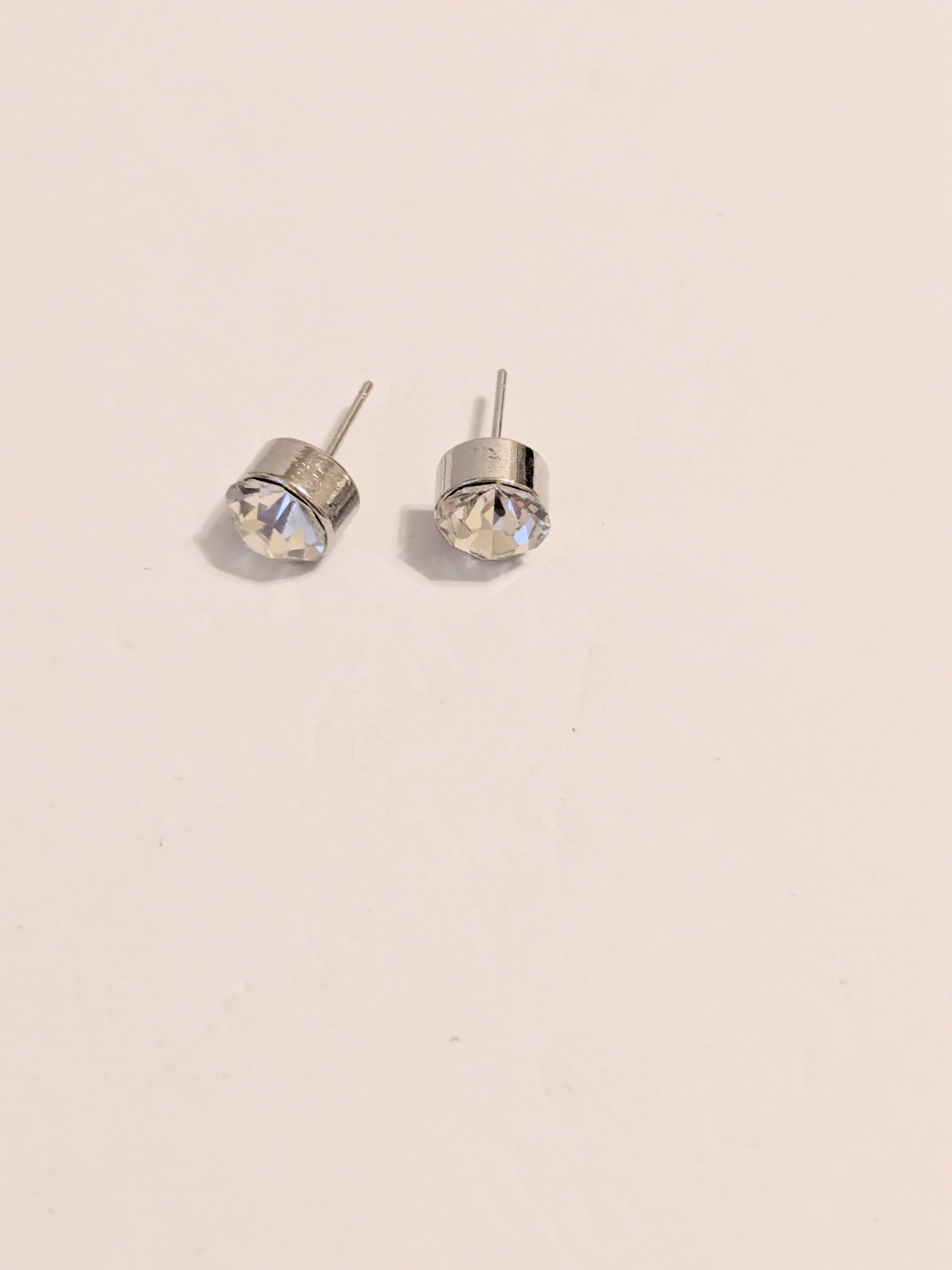 Silver Tone Faceted Glass Round Stud Earrings. Minimalist. Modern. 1/4″.