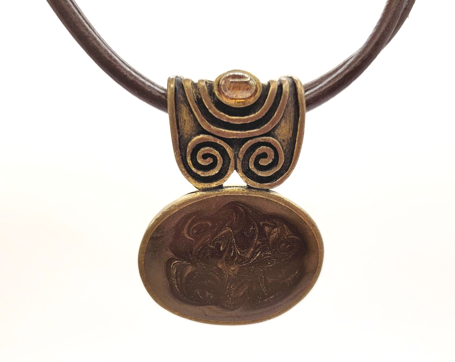 Chico’s Bronze Tone Enamel Medallion w Amber Glass Pendant Necklace Faux Leather