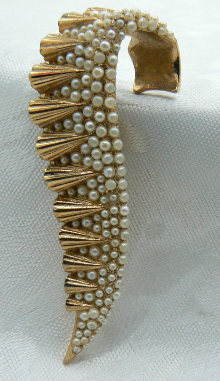 Vintage Boucher Brooch Signed Numbered Faux Pearls 8211