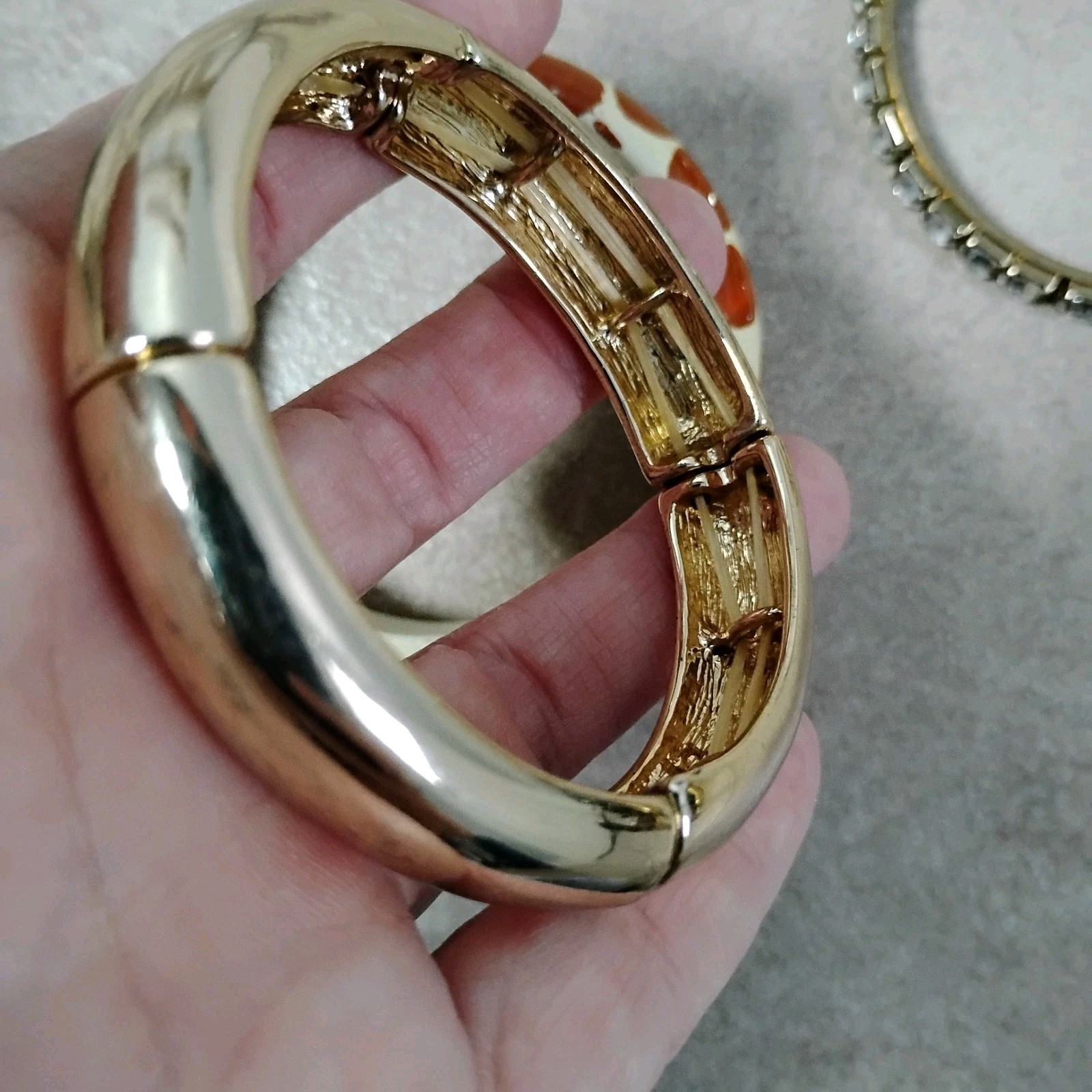 Vtg Sz 8 Plastic Metal Giraffe Rhinestone Animal Print Goldtone Bangle Bracelet