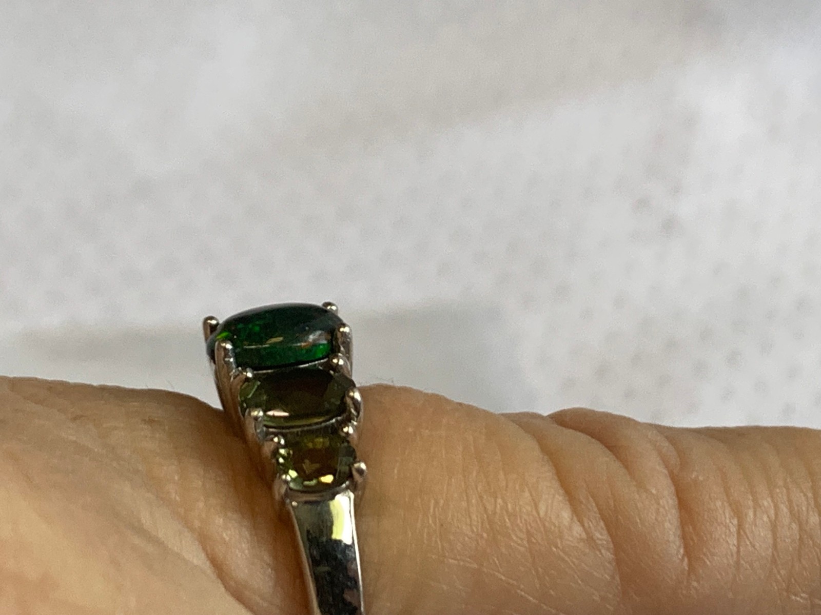 Sterling Silver Ring 3.17g Fine Jewelry Size 8 Band Green Stones BBJ *READ*