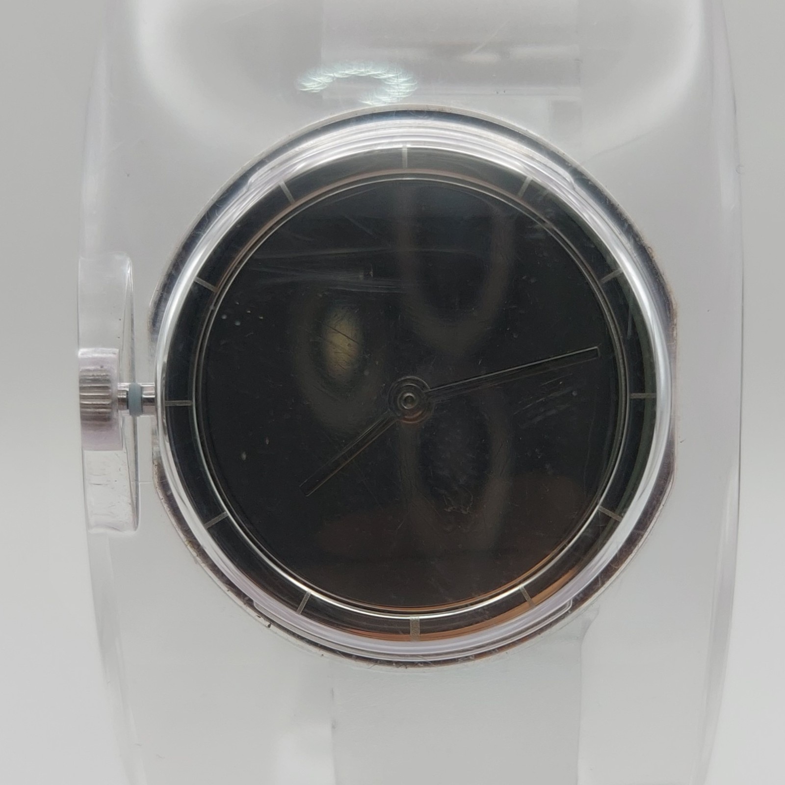 ISSEY MIYAKE TOKUJIN YOSHIOKA O VJ20-0100 Clear Bangle Watch Quartz In hand