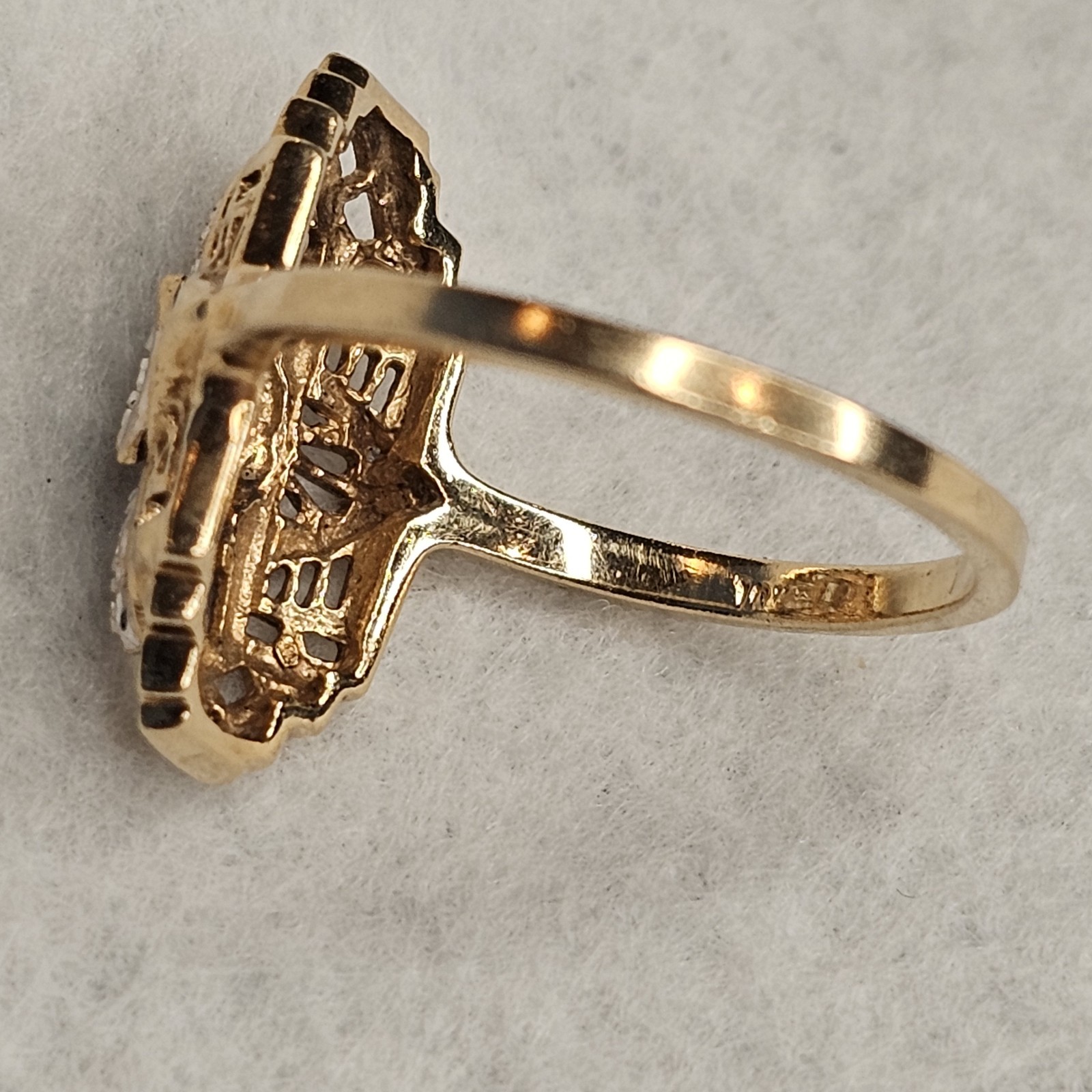 Vintage Art Deco 14K Gold Filigree Shield Ring • Diamonds • Size 6 • Navette…