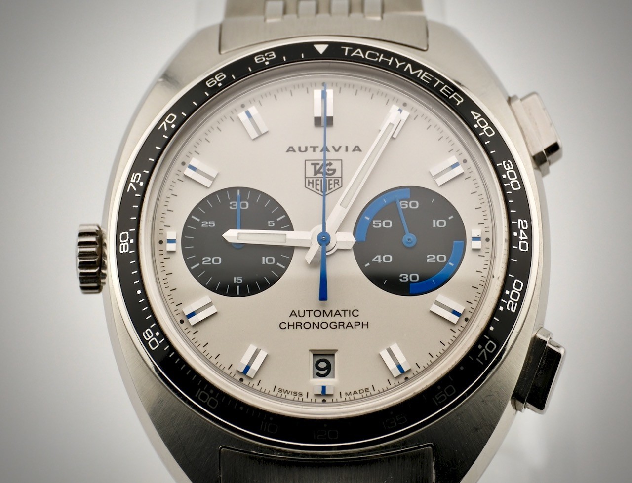 TAG HEUER Autavia chronograph “Jo Siffert” Re-Edition, Box + extra straps