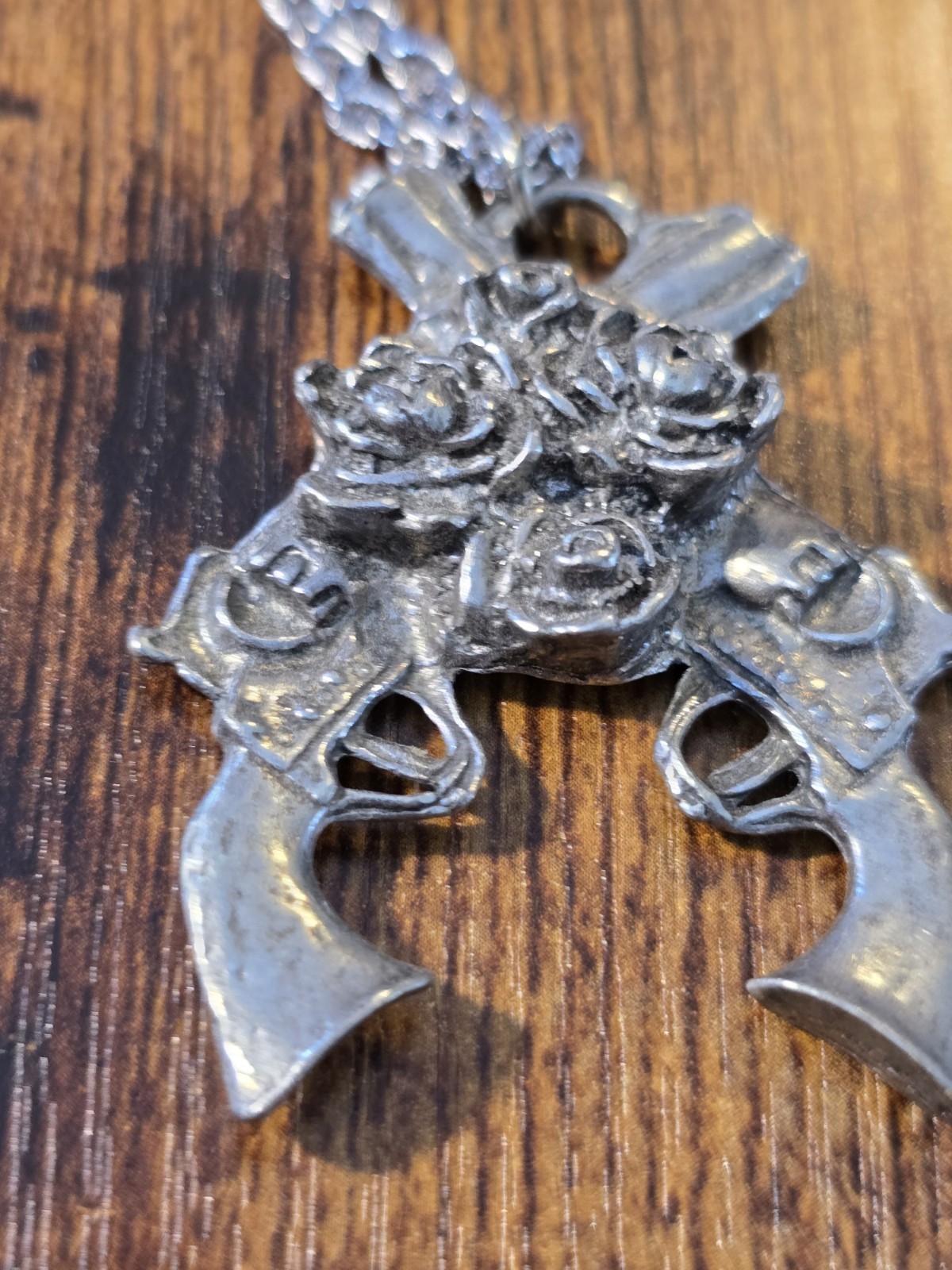 GUNS N ROSES SLASH AXL ROCK & ROLL MUSIC PEWTER PENDANT & NECKLACE