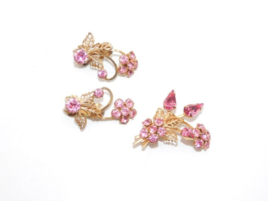 A336-VINTAGE CLIP EARRINGS/PIN~GOLD TONE/PINK STONES~FLORAL~NICE!