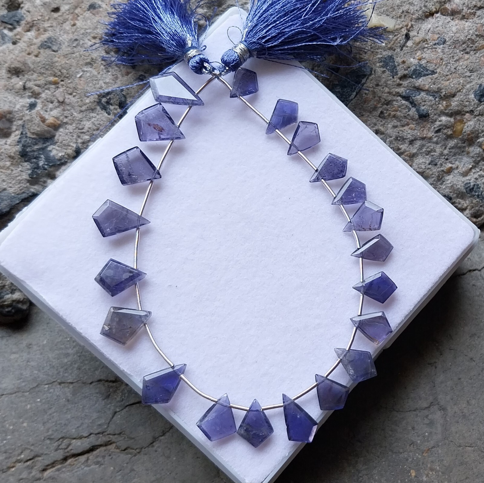 37 Carat 7.5×9.5-10.5×13.5 MM Natural Blue Purple Iolite Fancy Cut 8 Inch Beads