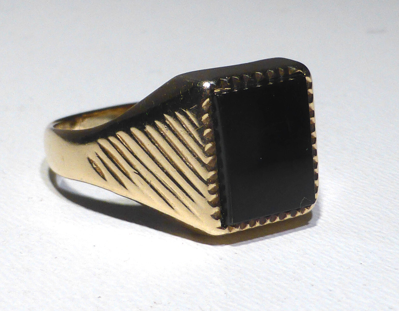 9ct Gold Signet Ring Jet UK Hallmark 1969 AJ Size T 1/2 Boxed
