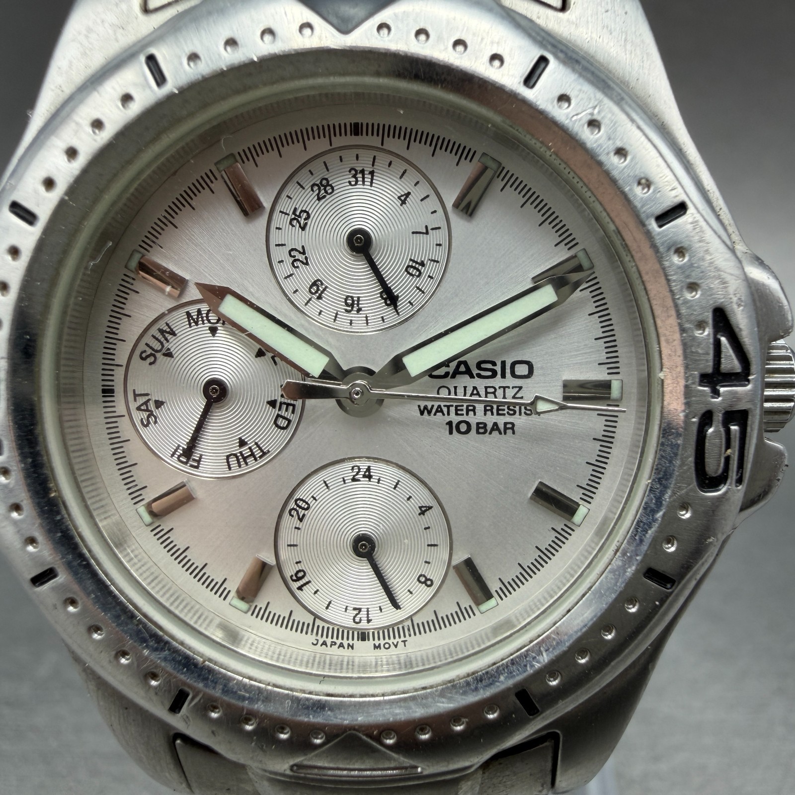 Casio Dive Watch Men 38mm Silver Dial Silver Tone Daydate Round MTD-1046 NewBatH