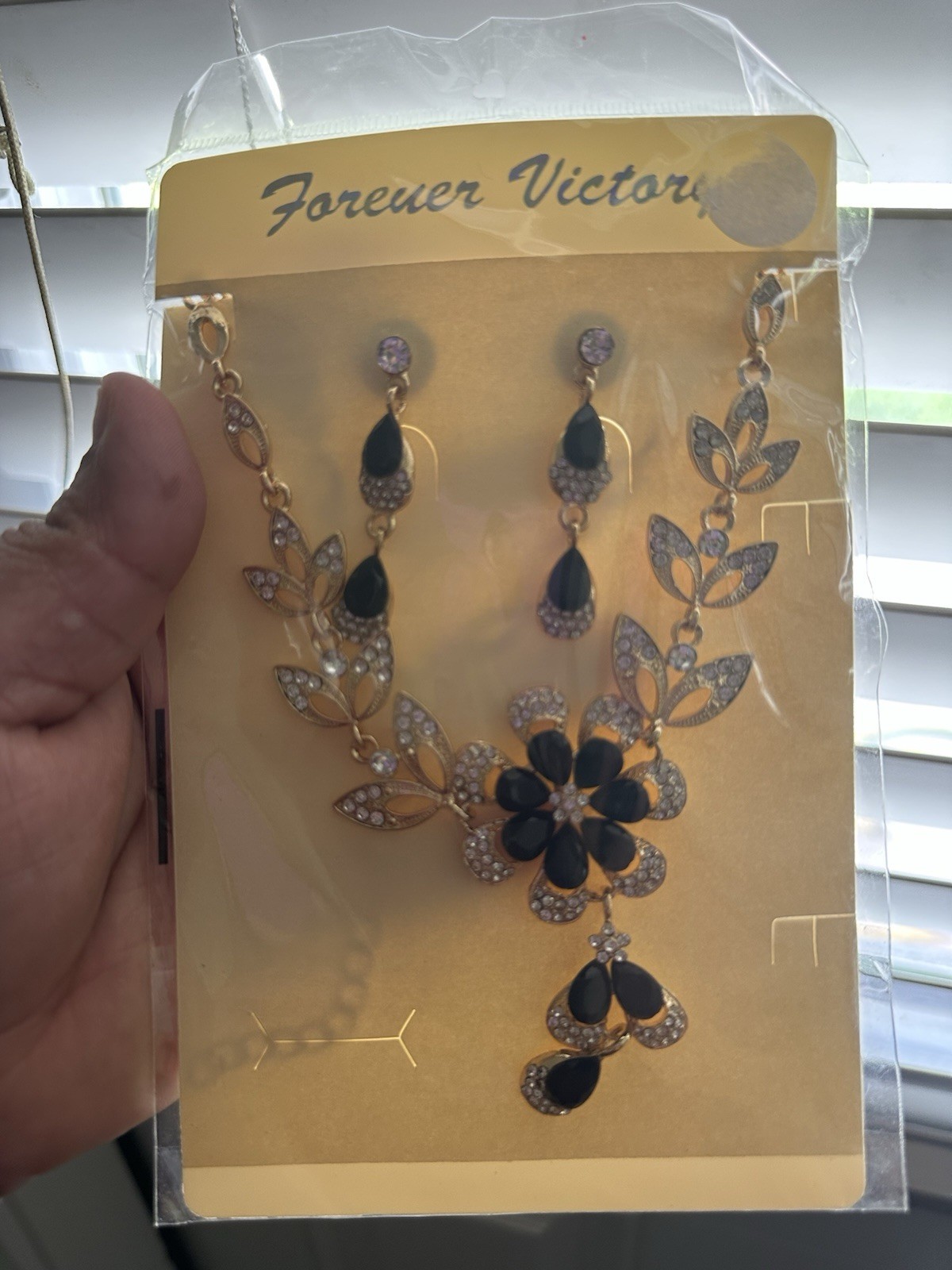 Forever Victory Adjustable Necklace & Earrings Set Black Crystal Flower