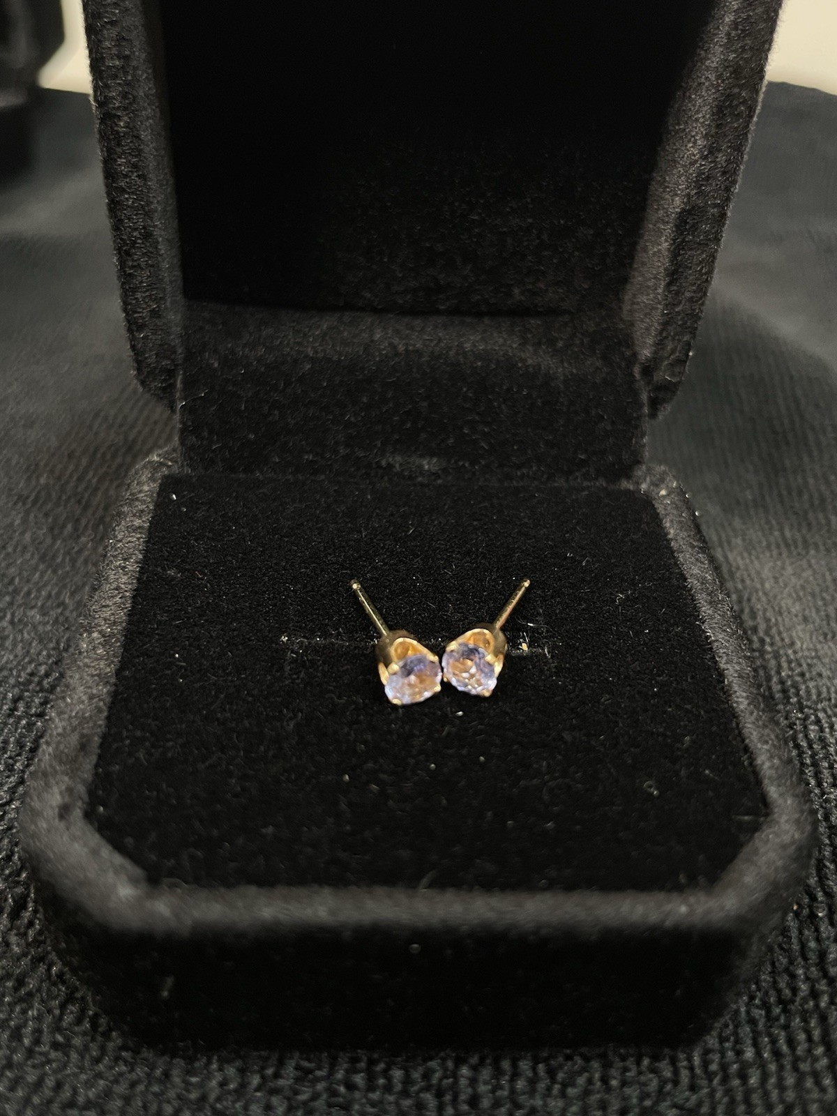 14k round cut tanzanite stud earrings. They don’t come clutch’s