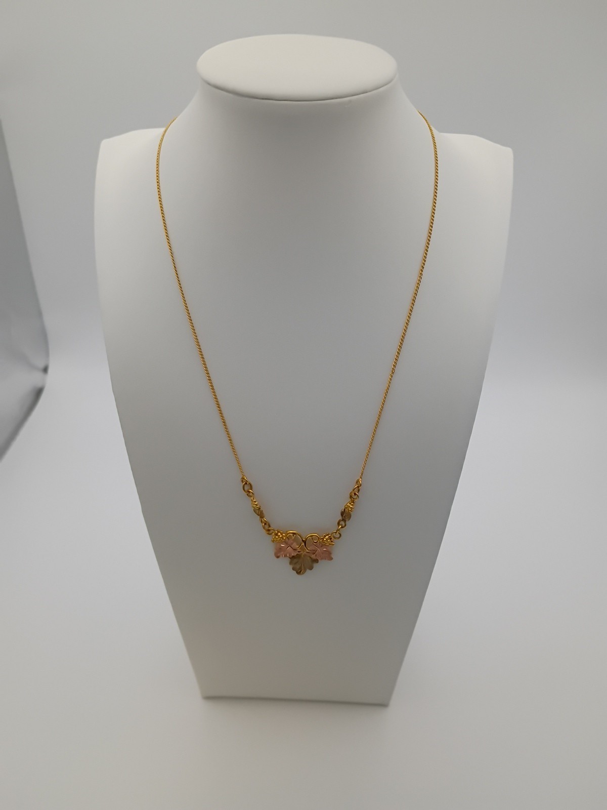 Black Hills Gold Classic 10k 12k Solid Gold Fixed Pendant Leaves Necklace 16″