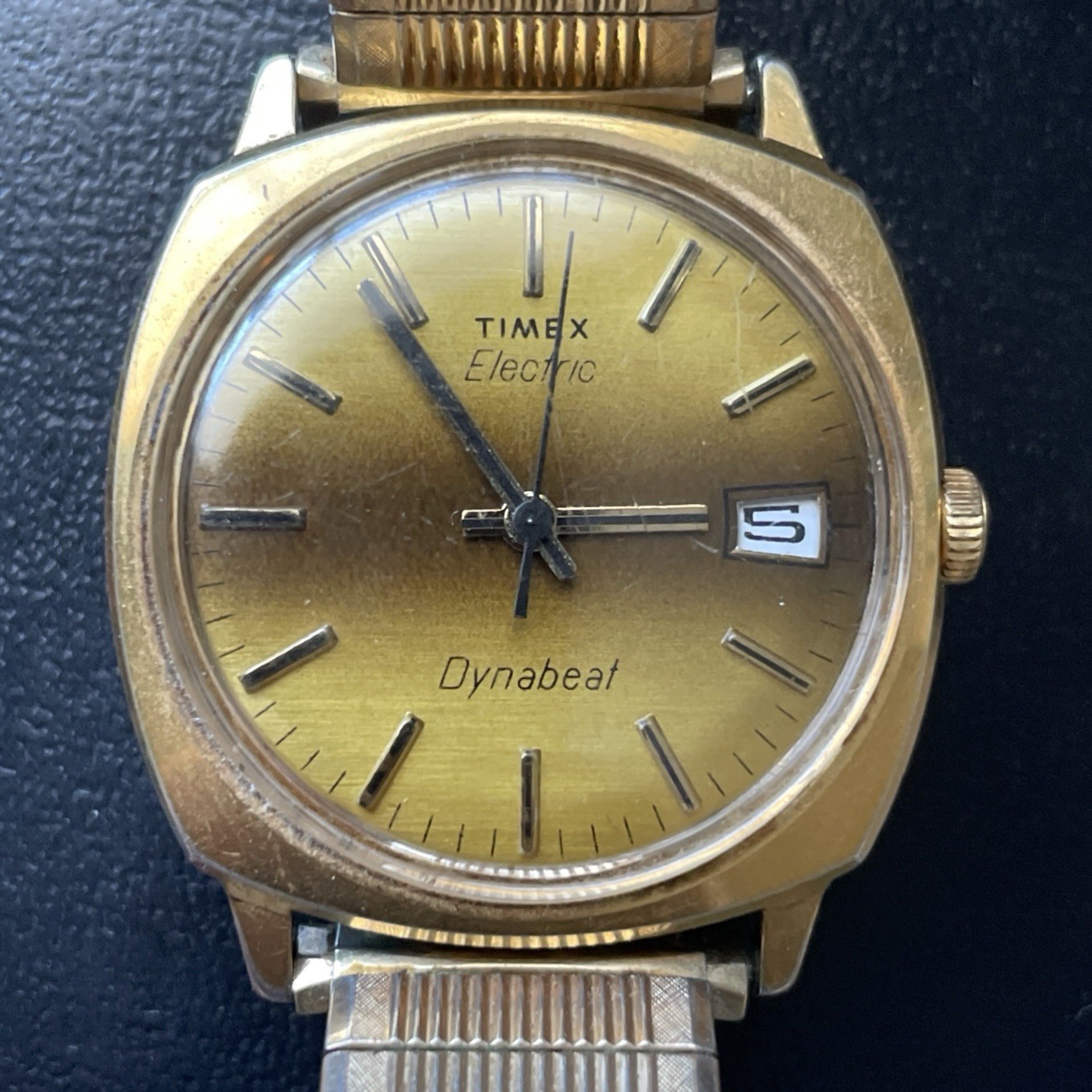 Vintage Timex Electric Dynabeat Date Watch Mens Gold Tone 34mm