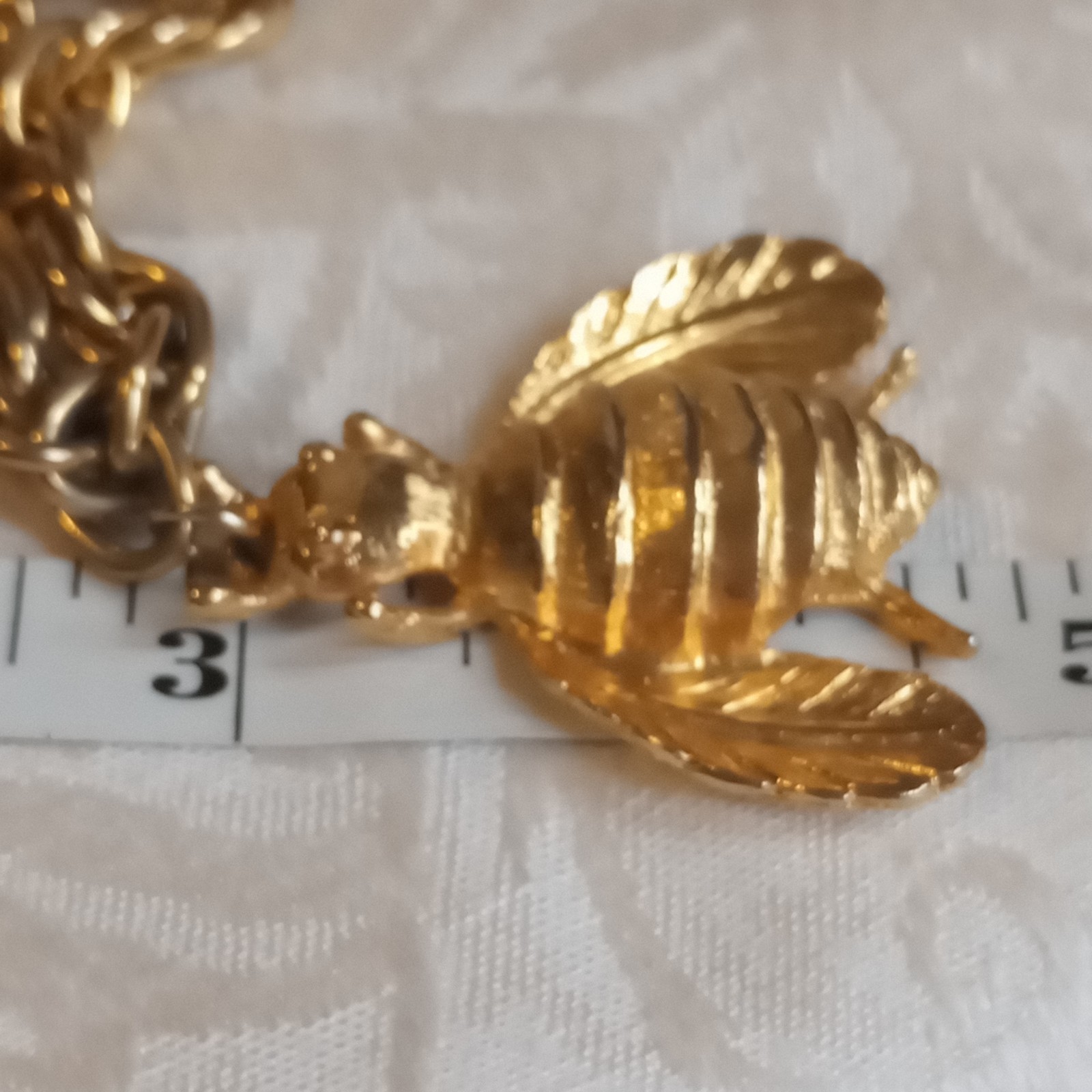Vintage Goldtone 3 large bumblebee Insect statement necklace 26 + 6in